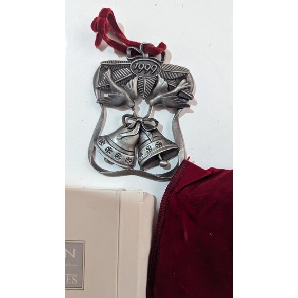 Avon 1999 Pewter Ornament Snowflake Bells & Doves Velvet Pouch Boxed - Picture 2 of 4